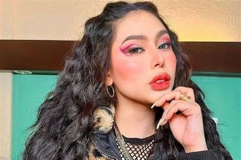 Pasay court orders vlogger’s arrest .